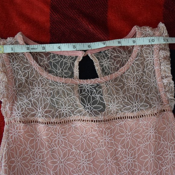 Pretty pink lace top - Picture 6 of 6